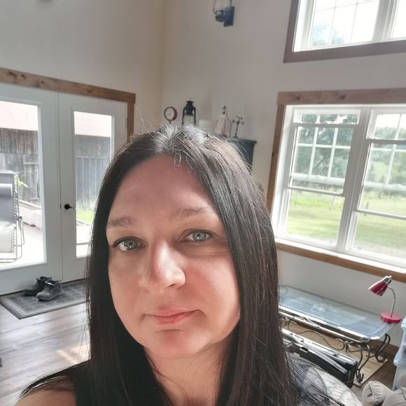 Meet your Posher, Julie - Picture 1 of 1